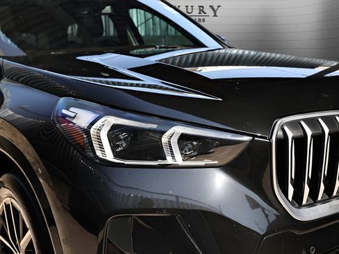 Used 2023 BMW X1 xDrive28i w/ M Sport Package image 11