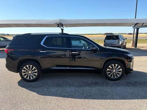Used 2022 Chevrolet Traverse Premier FWD image 4