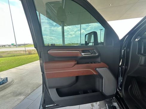 Used 2024 GMC Sierra 3500 Denali Ultimate AWD/4WD image 10