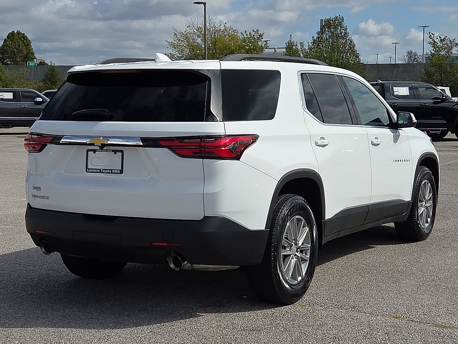 Used 2023 Chevrolet Traverse LT FWD image 5