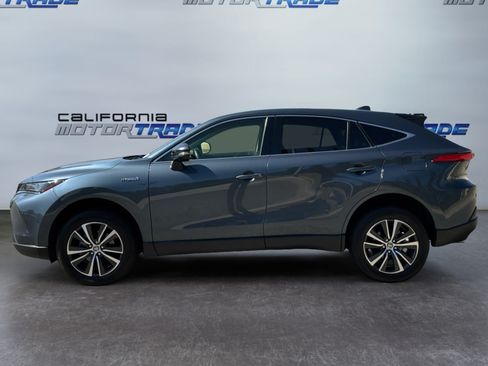 Used 2021 Toyota Venza LE w/ Carpet Mat Package (TMS) AWD/4WD image 8