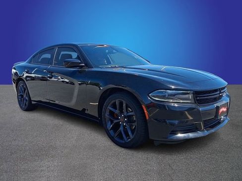 Used 2019 Dodge Charger SXT w/ Plus Group RWD image 3