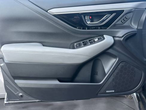 Used 2025 Subaru Outback Limited image 12