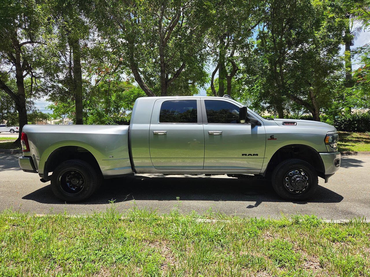 Used 2022 RAM 3500 Big Horn w/ Max Tow Package AWD/4WD image 9