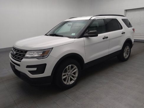 Used 2017 Ford Explorer 4WD image 2