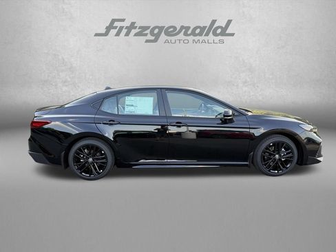 Used 2026 Toyota Camry SE FWD image 8
