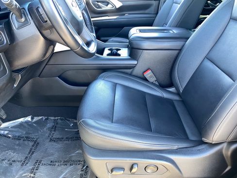 Used 2024 Chevrolet Suburban LT RWD image 20