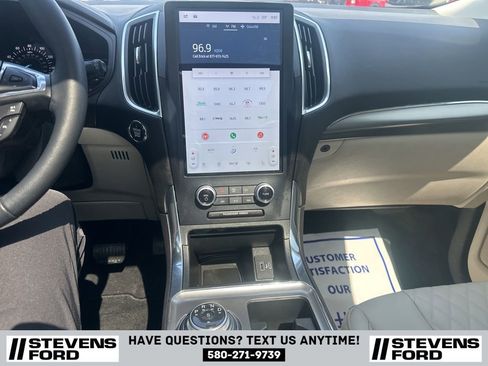 Used 2024 Ford Edge Titanium image 25