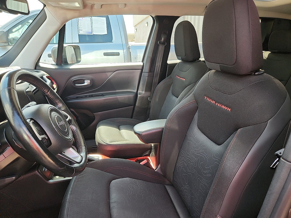 Used 2019 Jeep Renegade Trailhawk w/ LED Lighting Group AWD/4WD image 9