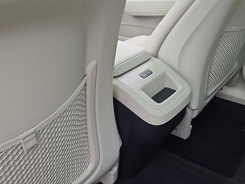 Certified 2023 Volvo XC60 B5 Plus w/ Climate Package image 11