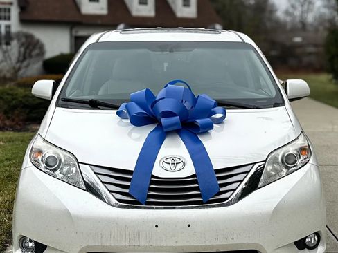 Used 2017 Toyota Sienna XLE Premium image 2