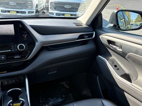 Used 2024 Toyota Highlander XLE image 63