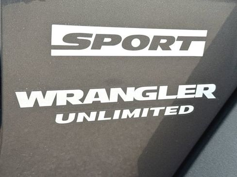 Used 2017 Jeep Wrangler Unlimited Sport w/ Quick Order Package 24S AWD/4WD image 28
