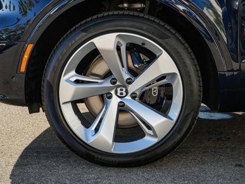 New 2026 Bentley Bentayga AWD/4WD image 6