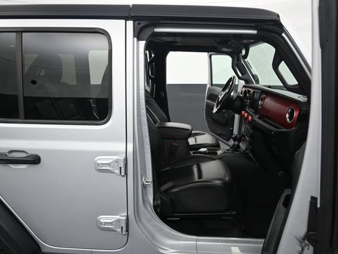 Used 2022 Jeep Wrangler Unlimited Rubicon w/ LED Lighting Group AWD/4WD image 35