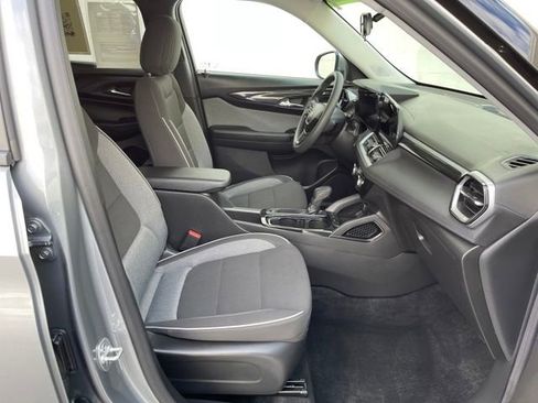 Used 2025 Chevrolet TrailBlazer LT w/ Driver Confidence Package image 27