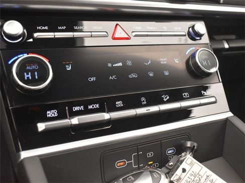 Used 2025 Hyundai Santa Fe XRT image 16