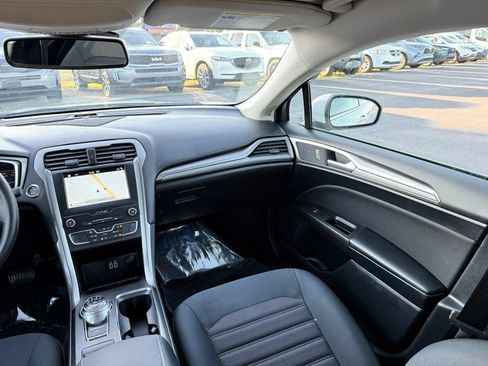 Used 2019 Ford Fusion SE FWD image 21