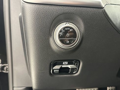 New 2025 Mercedes-Benz C 300 4MATIC Sedan image 34