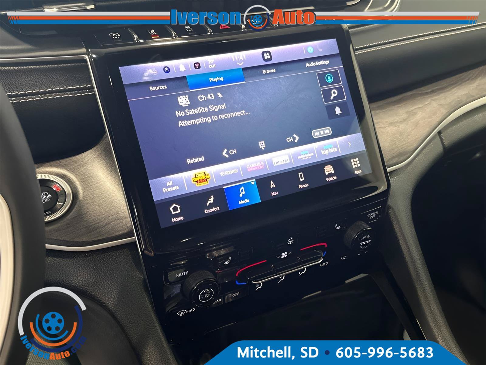 Used 2023 Jeep Grand Cherokee L Limited AWD/4WD image 19