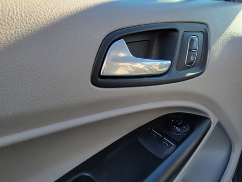 Used 2020 Ford Transit Connect XLT image 22