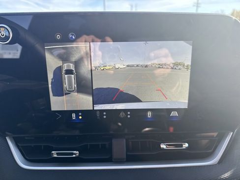 Used 2025 Chevrolet Equinox LT w/ Safety and Technology Package image 20