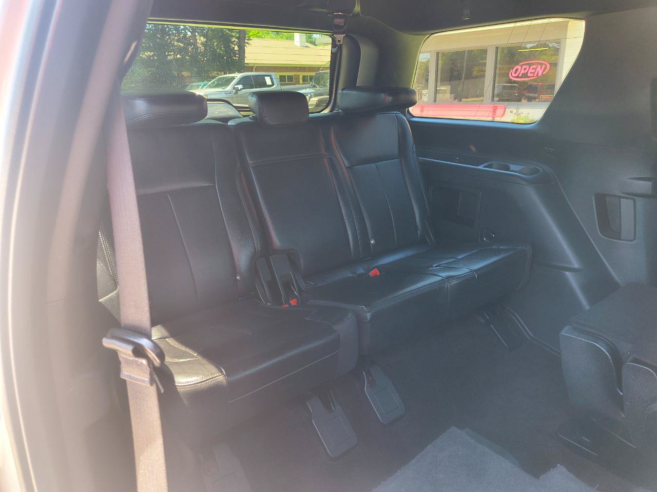 Used 2020 Ford Expedition XLT w/ Equipment Group 202A AWD/4WD image 11