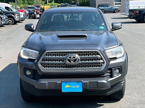 Used 2016 Toyota Tacoma TRD Sport w/ Premium & Technology Package AWD/4WD image 2