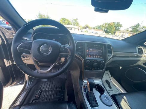 Used 2017 Jeep Grand Cherokee Overland image 12