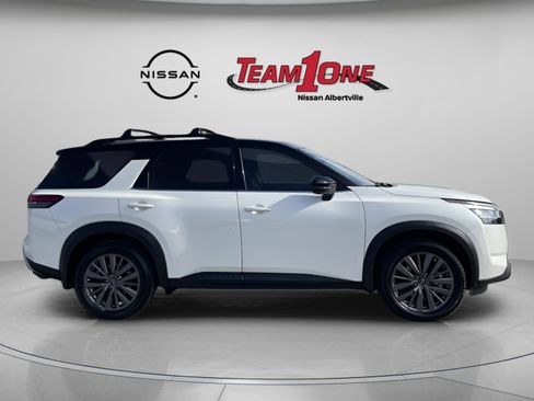 Used 2024 Nissan Pathfinder SL w/ SL Premium Package image 7