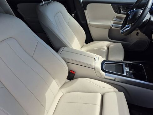 Used 2024 Mercedes-Benz EQB 300 4MATIC image 17