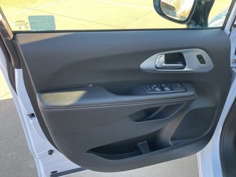 New 2026 Chrysler Pacifica Limited w/ S Appearance Package FWD image 11