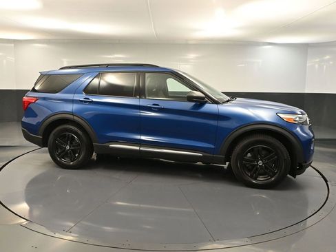 Used 2020 Ford Explorer XLT w/ Comfort Package AWD/4WD image 4