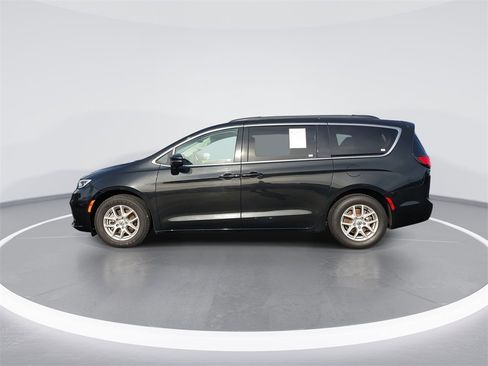 Used 2022 Chrysler Pacifica Touring-L image 5