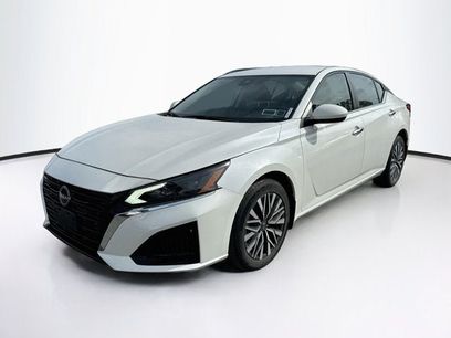 Used 2023 Nissan Altima 2.5 SV