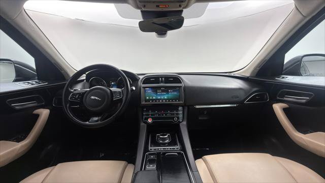 Used 2020 Jaguar F-PACE Premium AWD/4WD image 26