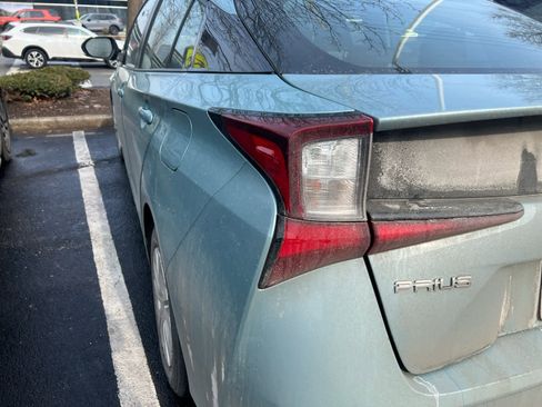 Used 2022 Toyota Prius L Eco image 5