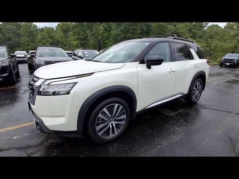 Used 2022 Nissan Pathfinder Platinum w/ Cargo Package AWD/4WD image 4