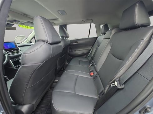 Used 2023 Toyota Corolla Cross XLE image 12