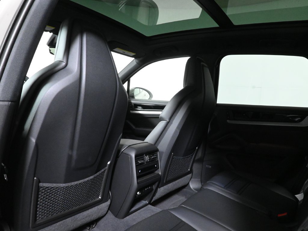Used 2026 Porsche Cayenne AWD/4WD image 8