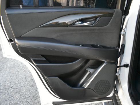 Used 2018 Cadillac Escalade Platinum image 30