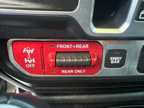 Used 2018 Jeep Wrangler Unlimited Rubicon w/ Dual Top Group AWD/4WD image 30