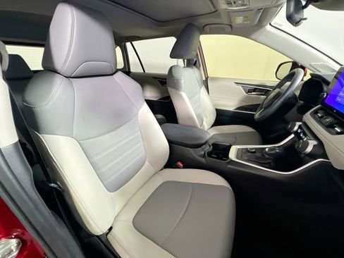 Used 2023 Toyota RAV4 XLE Premium AWD/4WD image 31