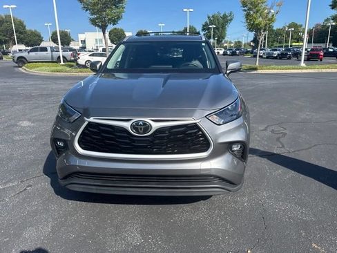 Used 2025 Toyota Highlander XLE AWD/4WD image 10