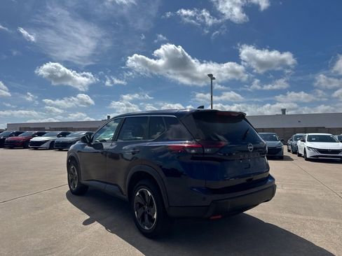 Certified 2025 Nissan Rogue SV FWD image 14