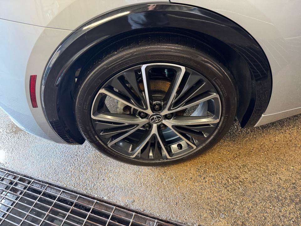 Certified 2025 Toyota Prius XLE FWD image 27