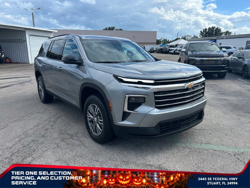 Used 2026 Chevrolet Traverse LT FWD image 3