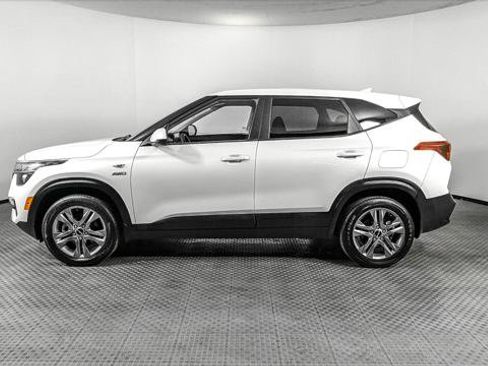 Used 2022 Kia Seltos LX AWD/4WD image 3