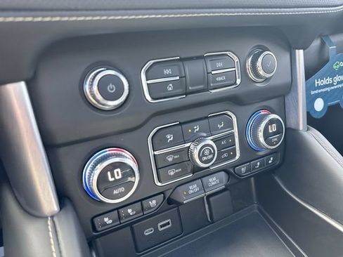 Used 2022 GMC Yukon SLT w/ SLT Premium Package AWD/4WD image 24