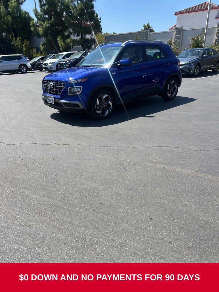 Used 2025 Hyundai Venue SEL FWD image 1